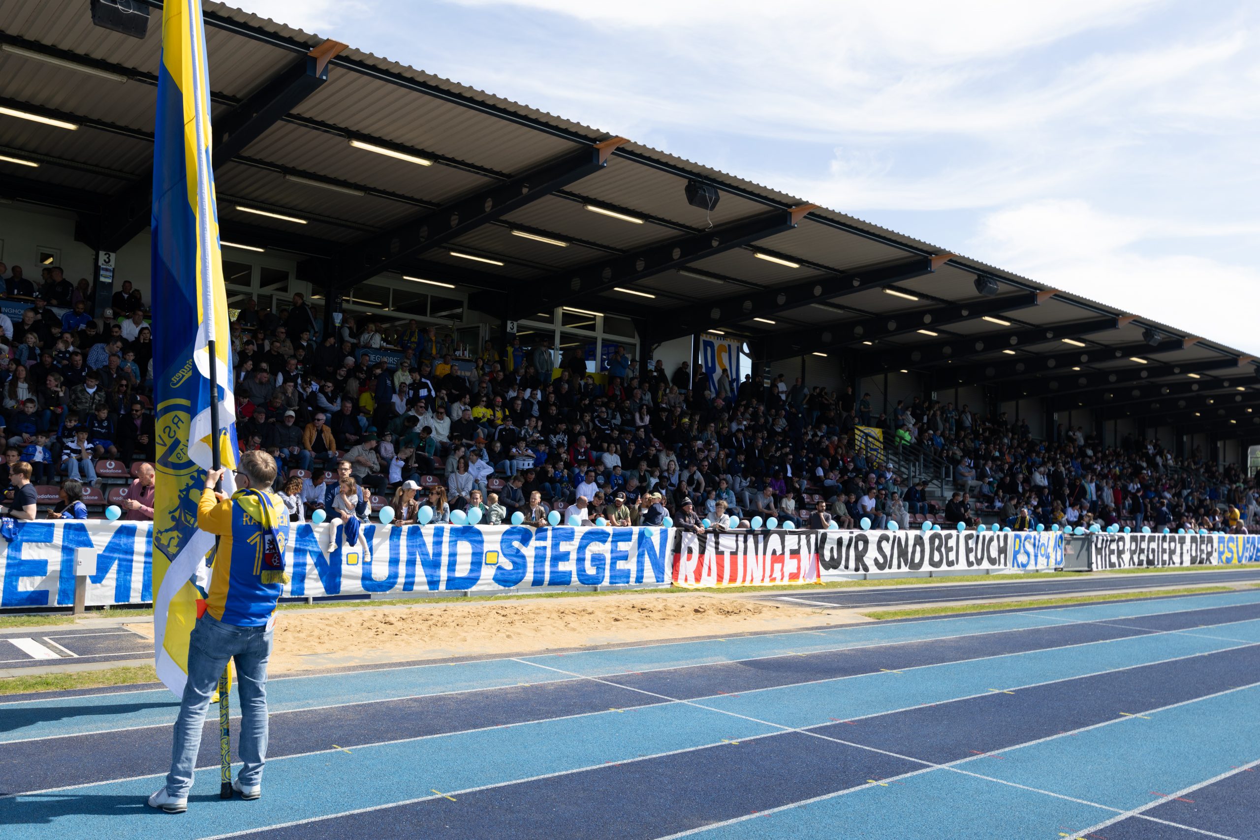 Spitzenspiel mit großer Kulisse: 04/19 unterliegt, bleibt aber vorne