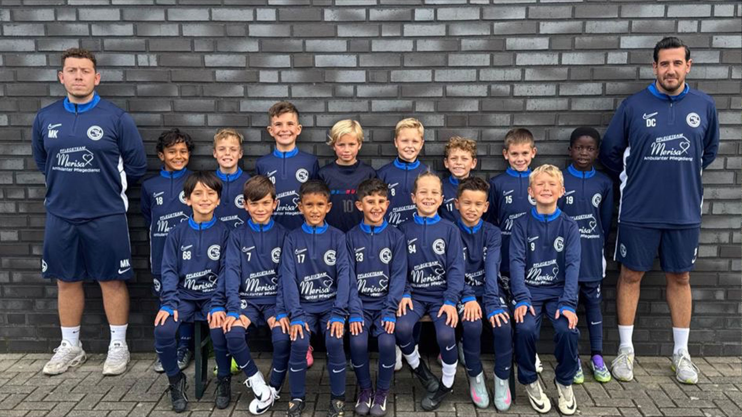 Die F1 Mannschaft des Ratingen 04/19 Fußballvereins