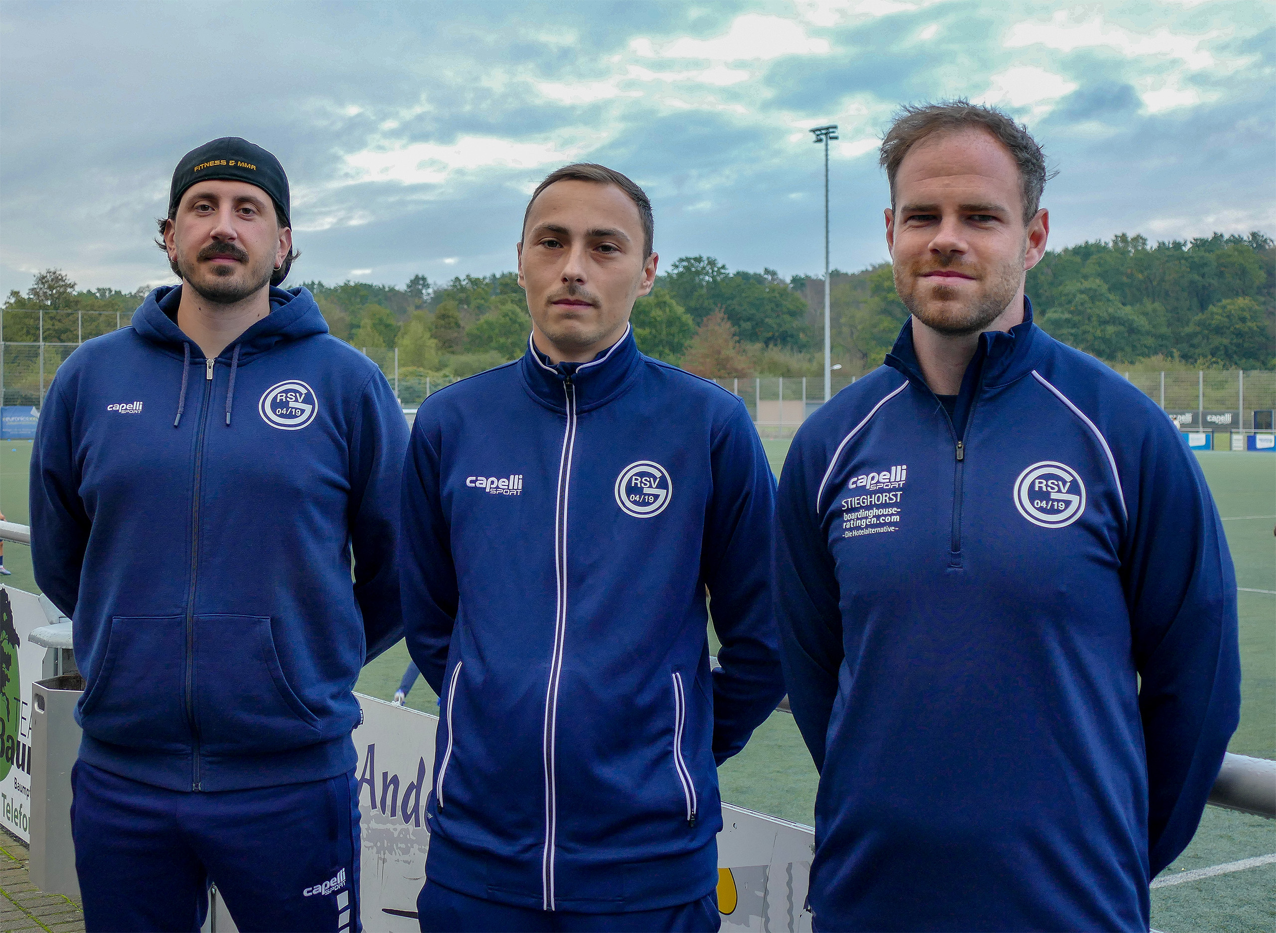 Mit der U17 derzeit im oberen Drittel der B-Jugend Niederrheinliga (von rechts): Steven Kruggel, Antonio Tomasovic und Lars Toschke. Foto: Lea Schirrweit