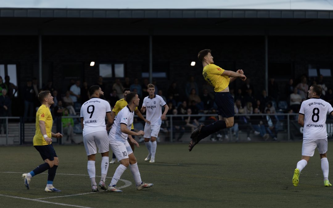 Erster Heimsieg – Ratingen 04/19 schlägt Blau-Weiß Dingden 3:0 und ist Tabellenführer